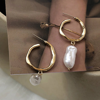 Minimal Pearl Earrings