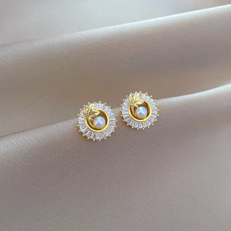 Leaf & Diamond-Inspired Set — Necklace & Earrings