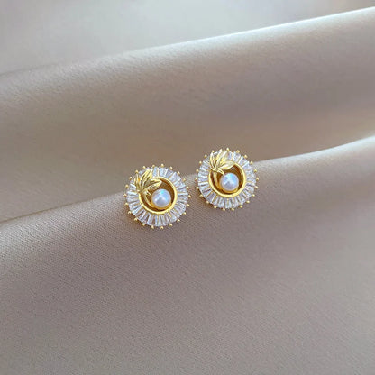 Leaf & Diamond-Inspired Set — Necklace & Earrings