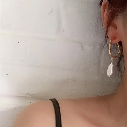 Minimal Pearl Earrings