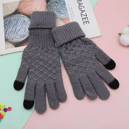 Winter knitted gloves